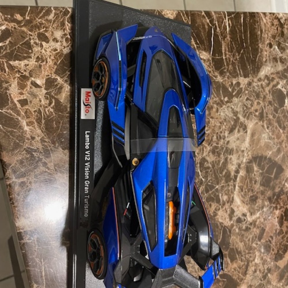 Lambo vision v 12 scale 1/18